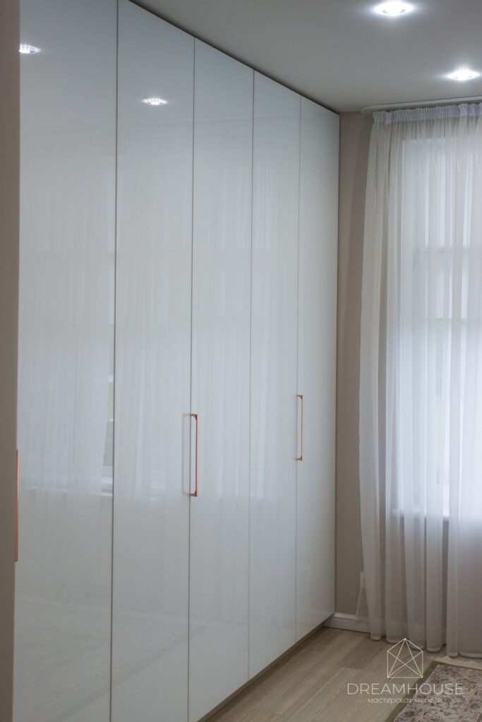 Шкаф "гармошка" - складные двери Hettich