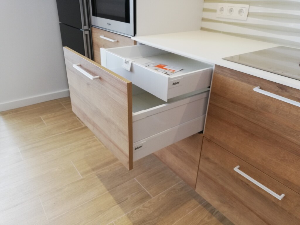 Висувна шухляда Blum Tandembox intivo на кухні DreamHouse.
