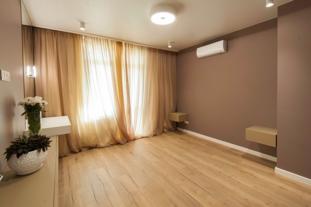 Спальня в кавових тонах з підвісною консоллю DreamHouse.