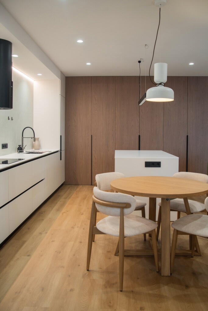 Кухня з високим пеналом під дуб Казелла і круглим обіднім столом DreamHouse.