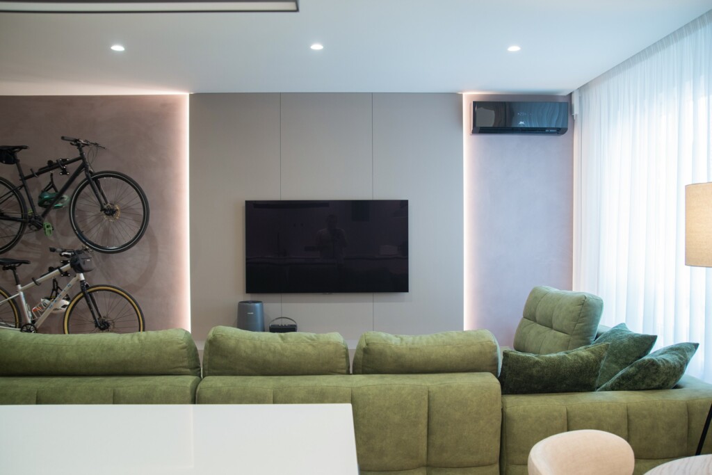 ТВ-зона вітальні: панель кольору глиняний сірий з LED-підсвіткою DreamHouse.