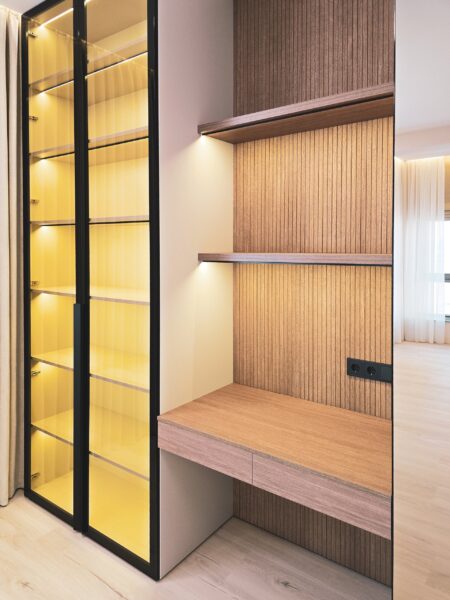 Робоче місце під дуб з підсвіткою і рейкова панель DreamHouse.