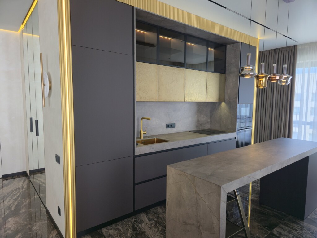 Сірі матові фасади кухні без ручок DreamHouse.