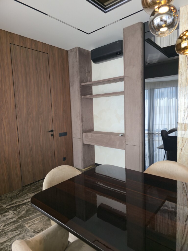 Обідня зона: шпоновані двері і онікс з підсвіткою DreamHouse.